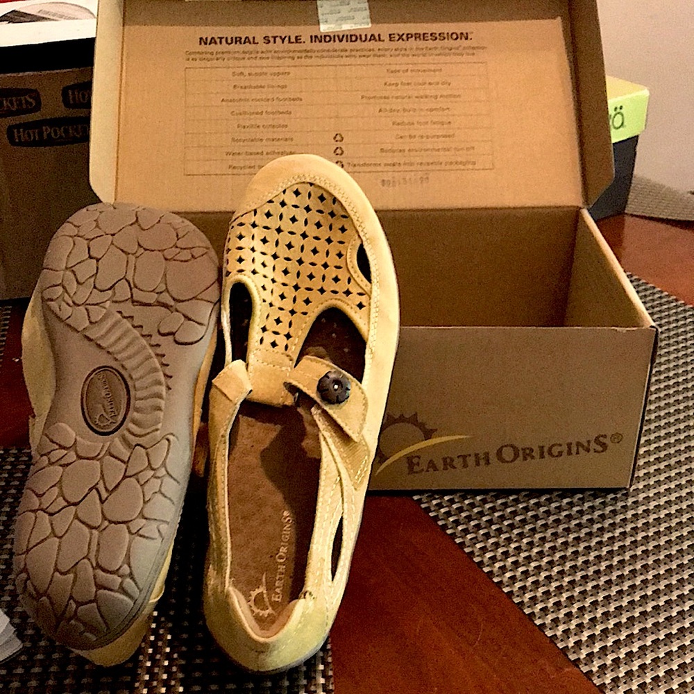 NEW in Box/ Earth Origins/ 8.5 / Amber(yellow) Breathable/Soft/Cushion ft beds